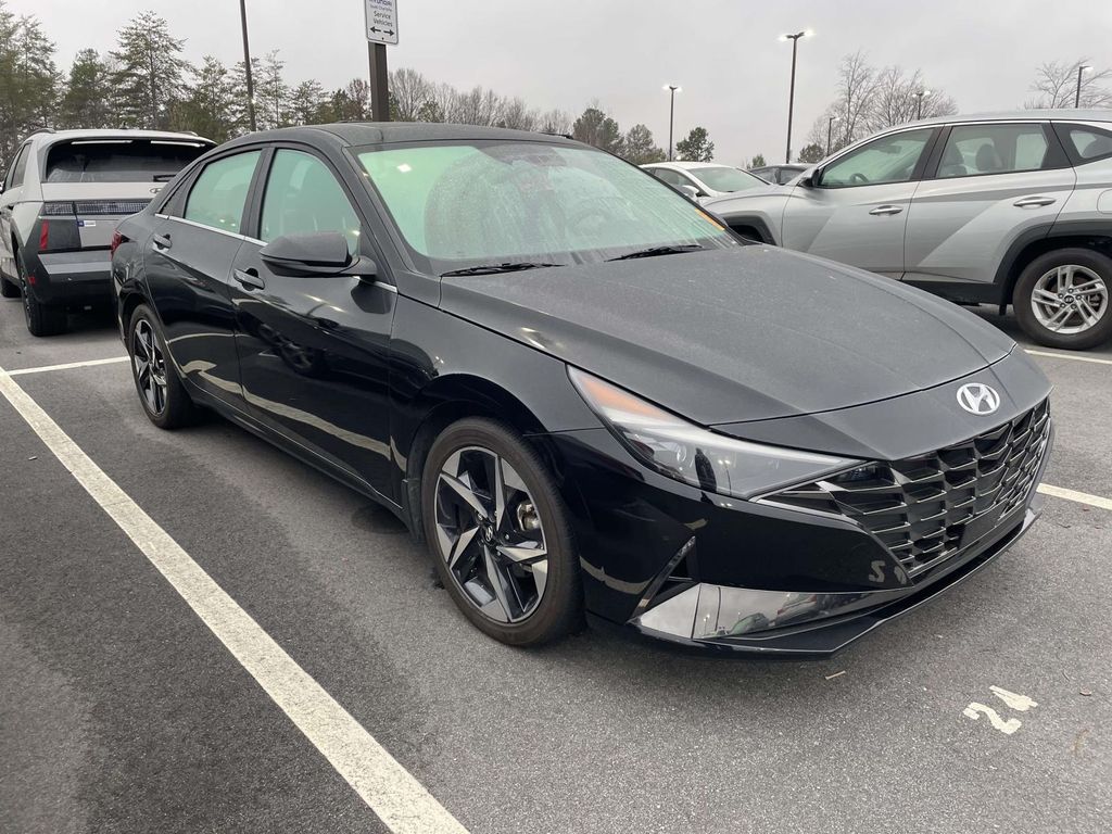 2023 Hyundai Elantra Limited's photo