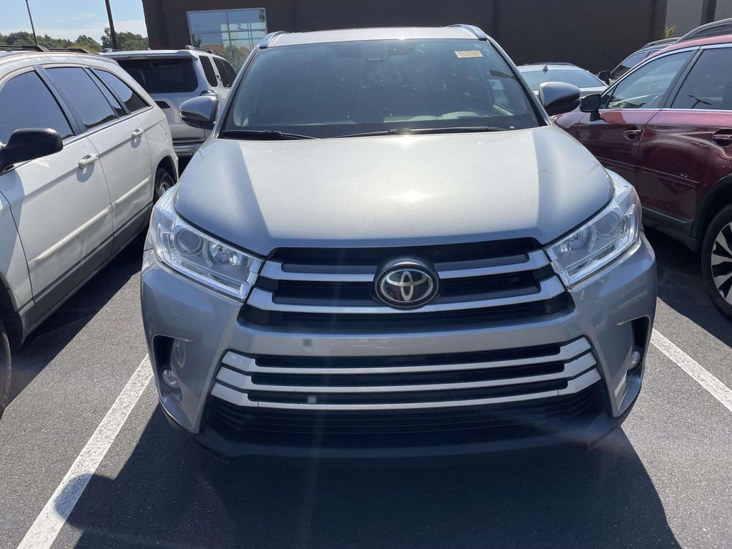 2019 Toyota Highlander SE XLE photo 2