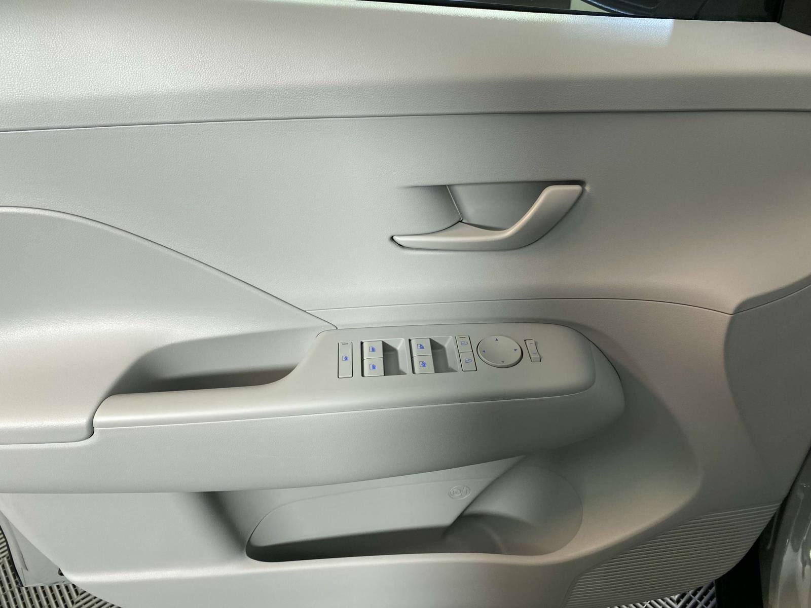 2025 Hyundai Kona SEL Convenience - Photo 11
