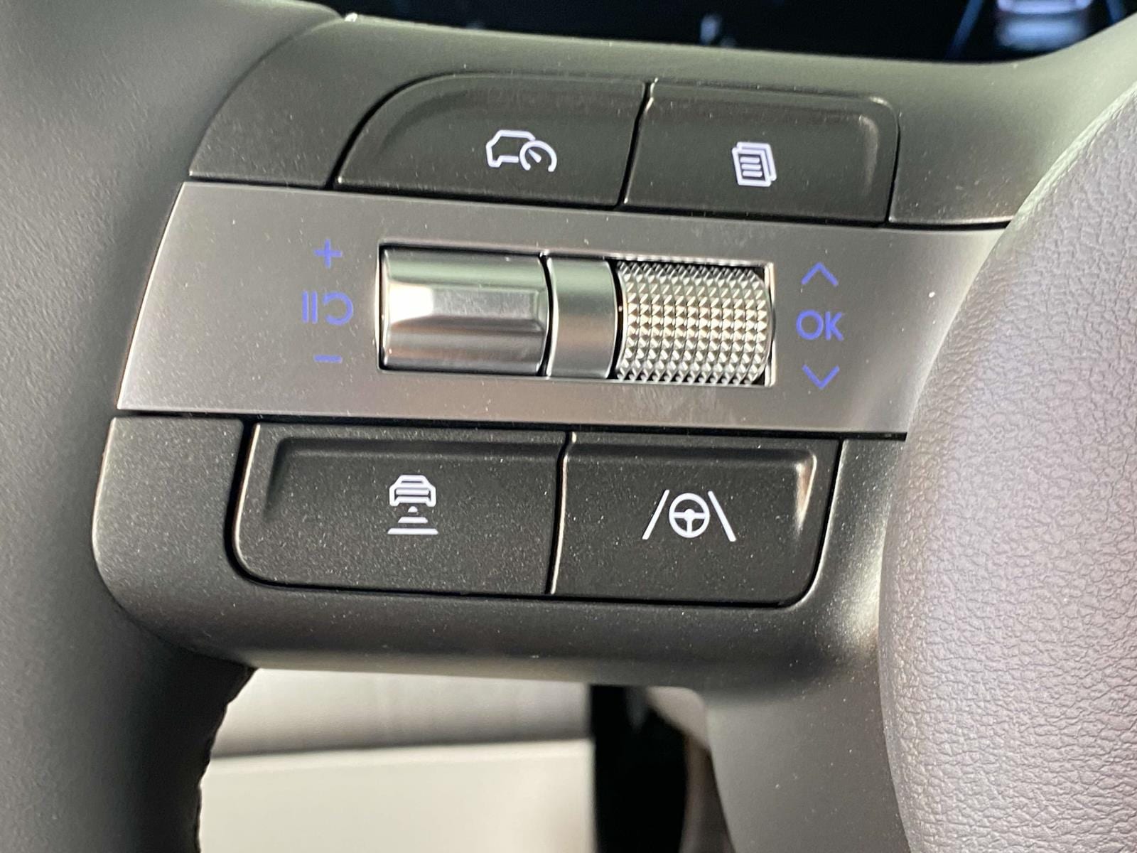 2025 Hyundai Kona SEL Convenience - Photo 16