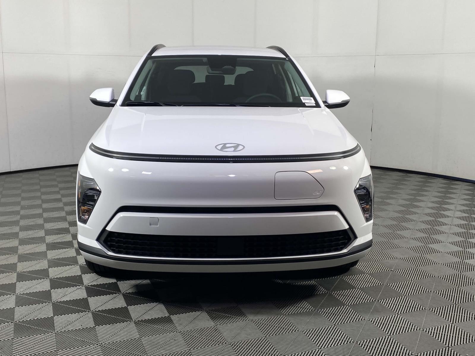 2025 Hyundai Kona EV SEL - Photo 2