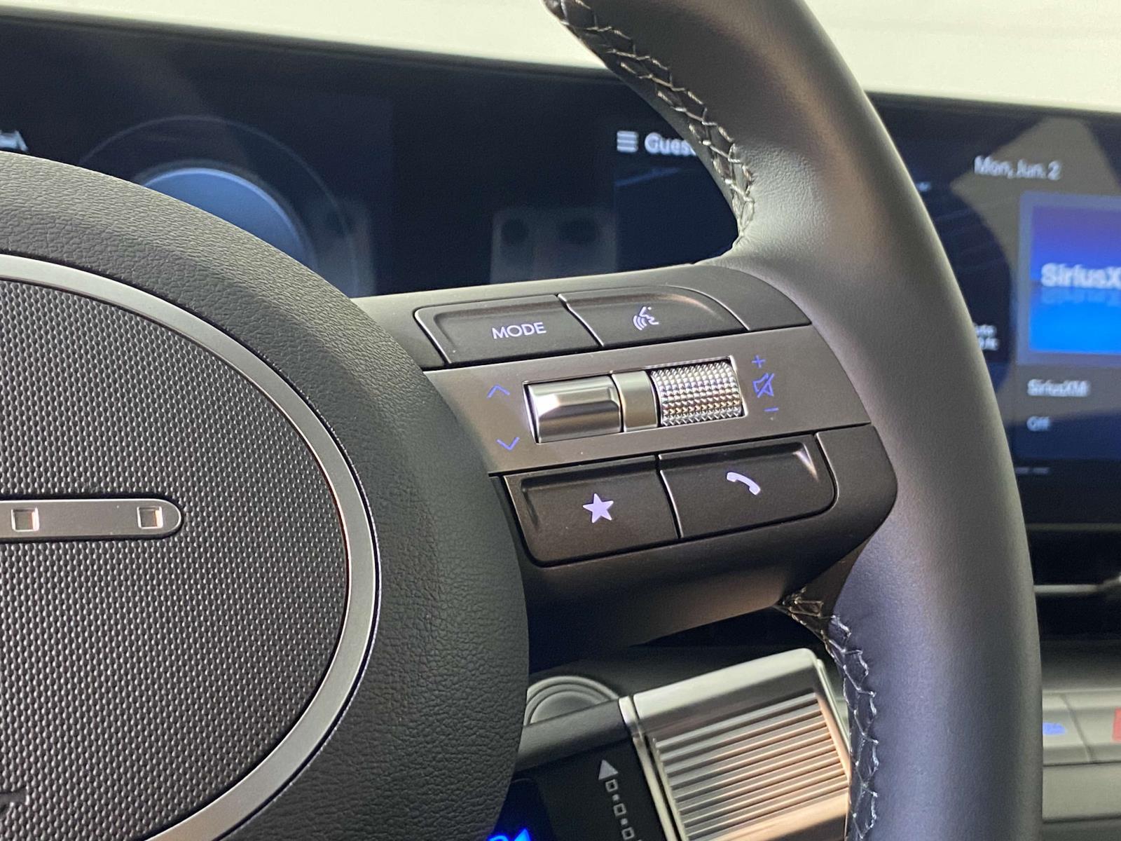 2025 Hyundai Kona EV SEL - Photo 13