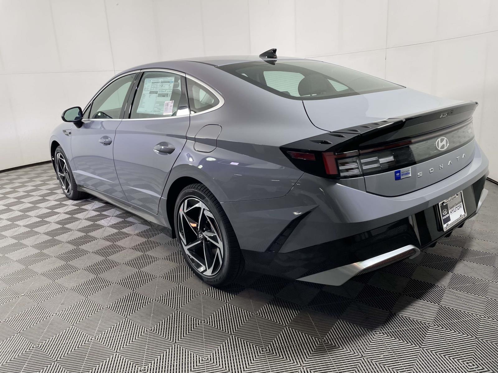 2026 Hyundai Sonata SEL Sport photo 2