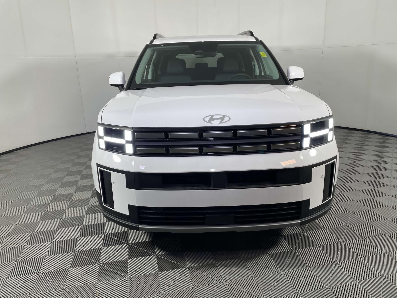 2025 Hyundai Santa Fe SEL photo 2