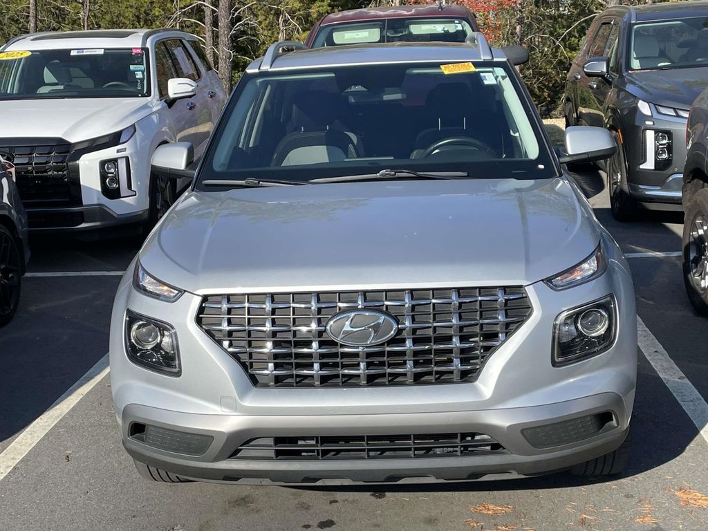 2023 Hyundai Venue SEL Limited photo 2