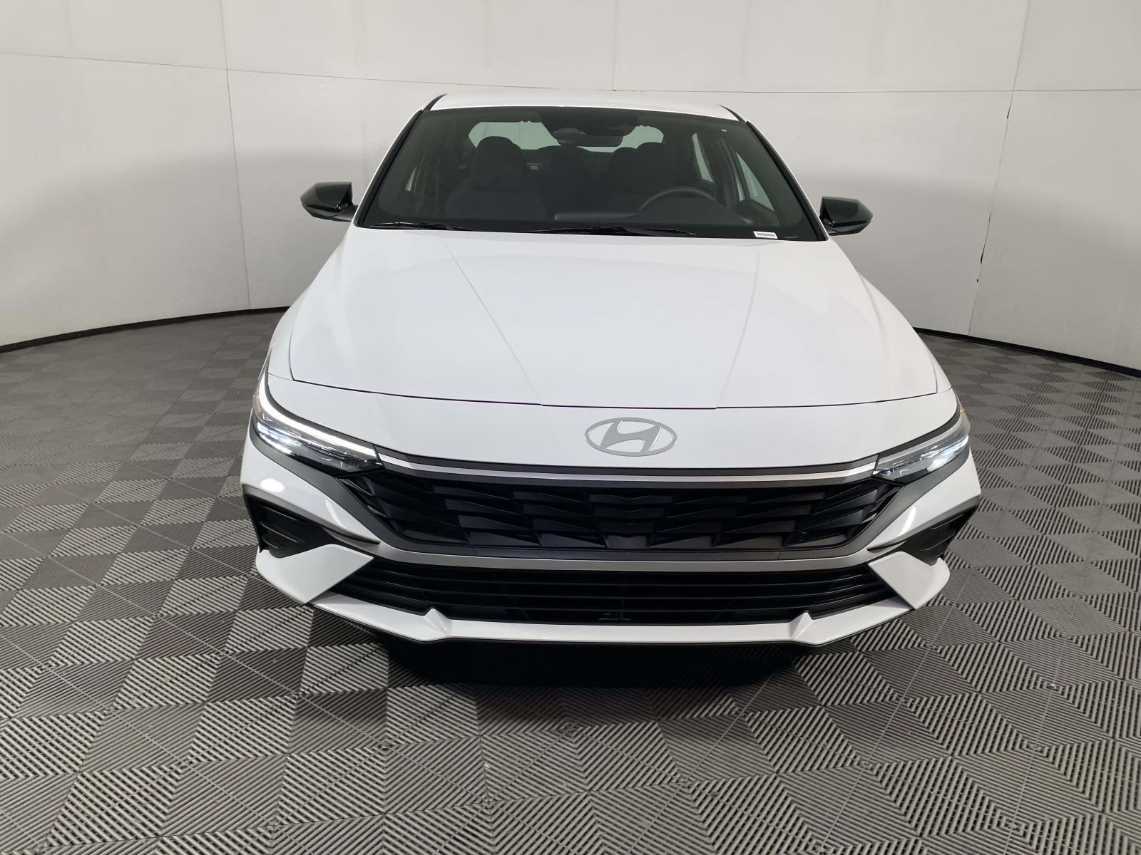 2026 Hyundai Elantra SEL Sport photo 2