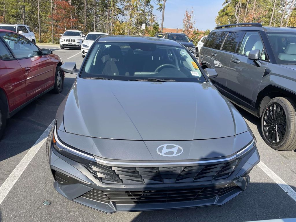 2024 Hyundai Elantra SEL photo 2