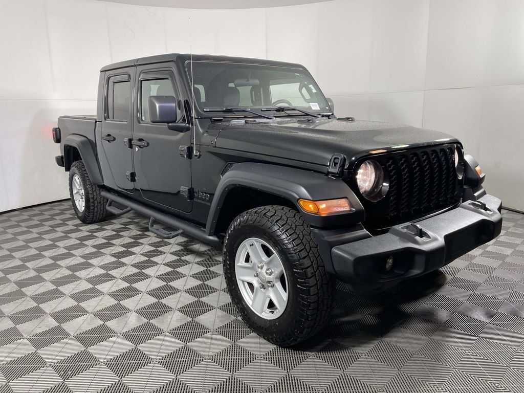 2020 Jeep Gladiator Sport S's photo