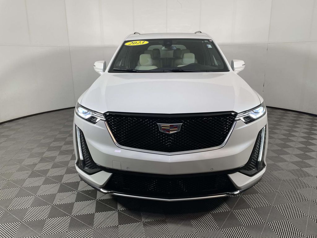 2023 Cadillac XT6 Sport photo 2
