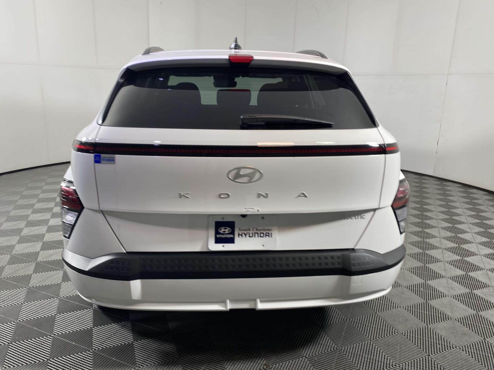 2025 Hyundai Kona EV SEL - Photo 6
