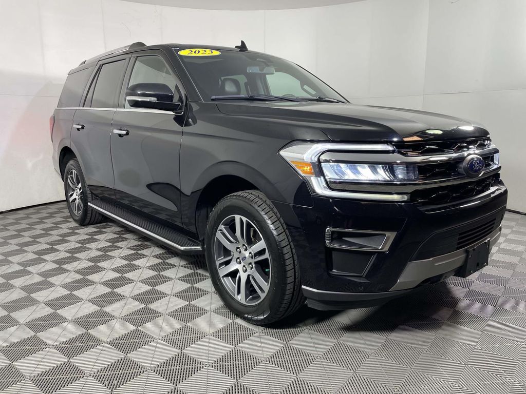 2023 Ford Expedition Limited's photo