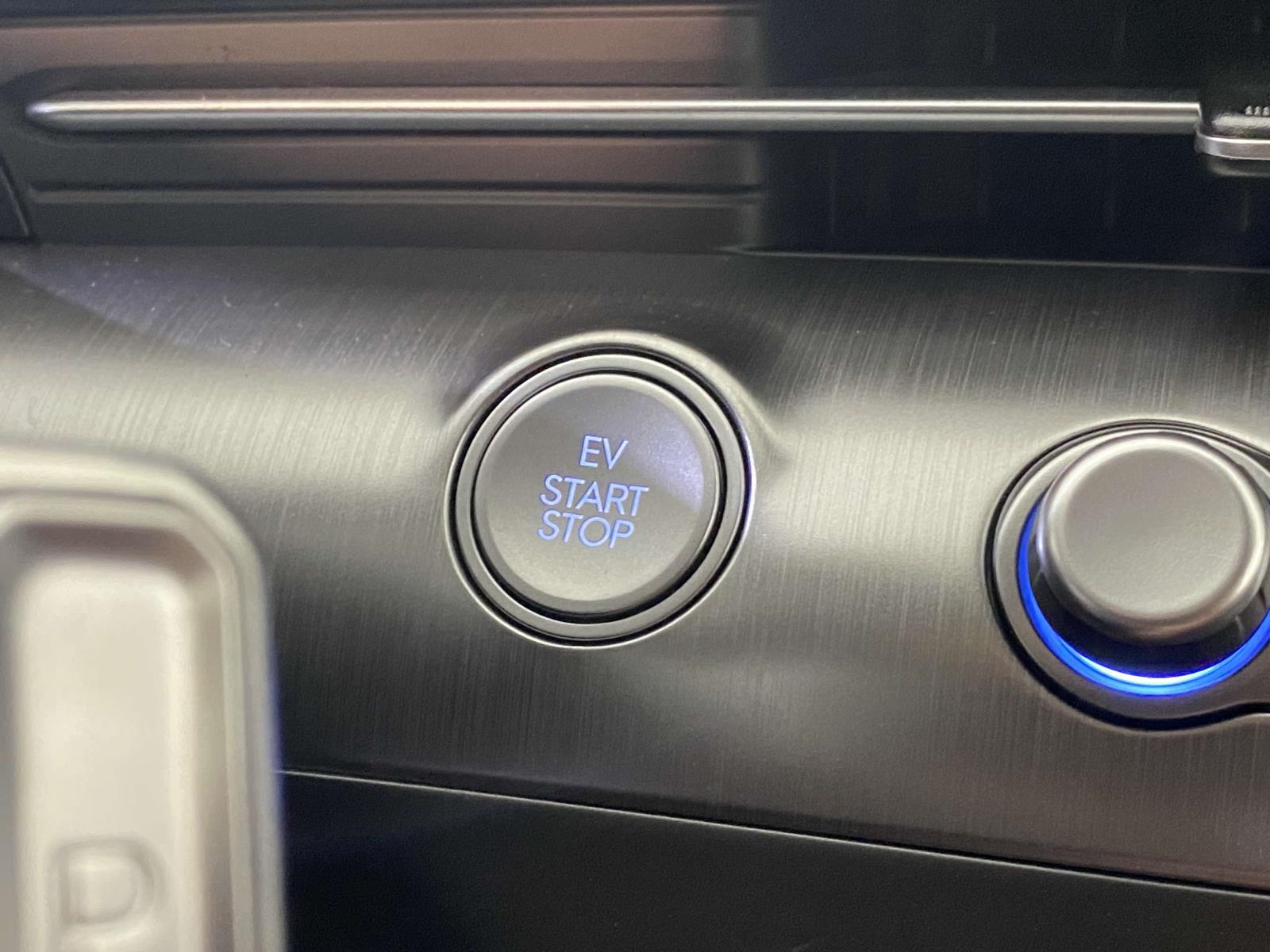 2025 Hyundai Kona EV SEL - Photo 16