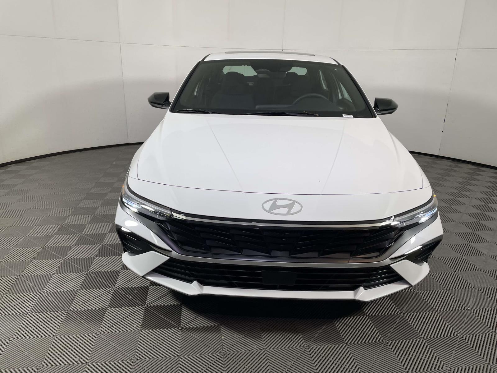 2026 Hyundai Elantra SEL Sport photo 2