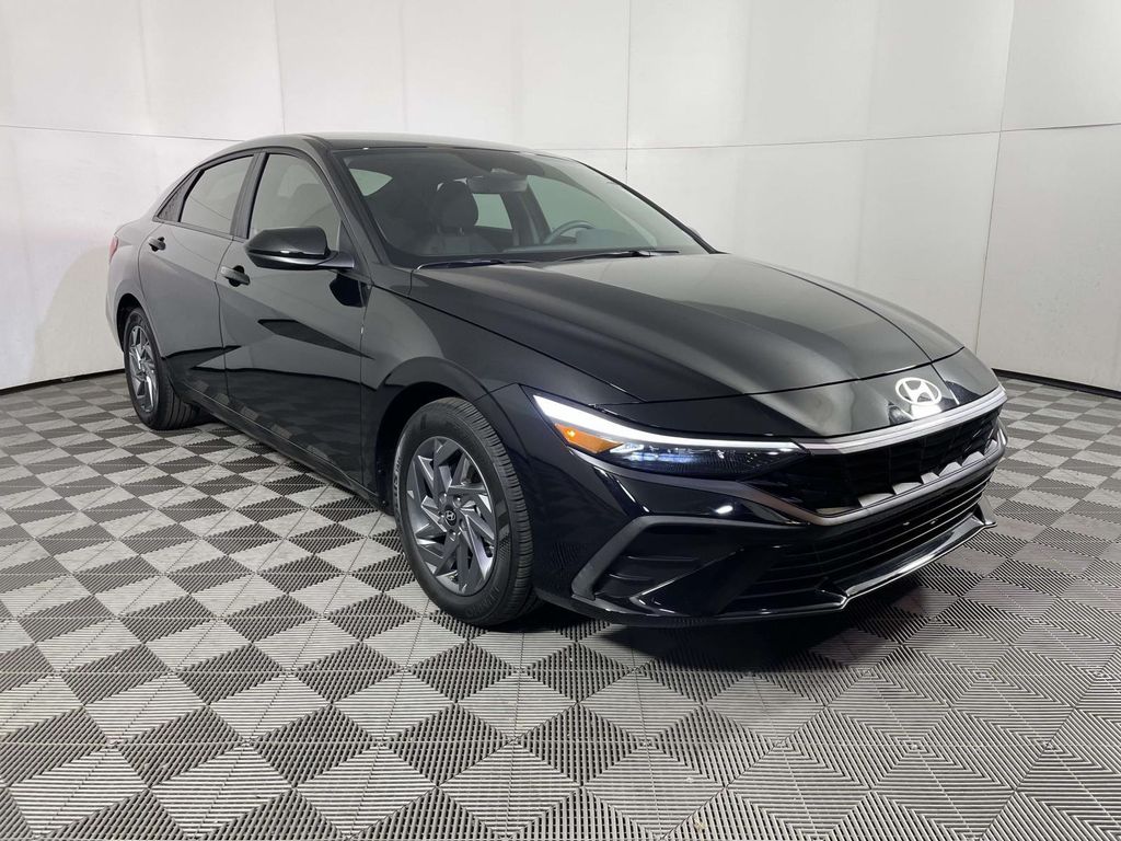 2024 Hyundai Elantra Blue's photo