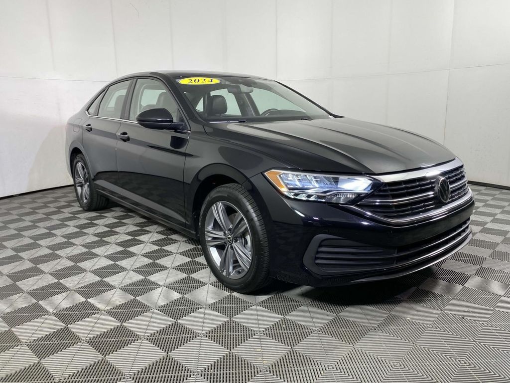 Used 2024 Volkswagen Jetta 1.5T SE Sedan
