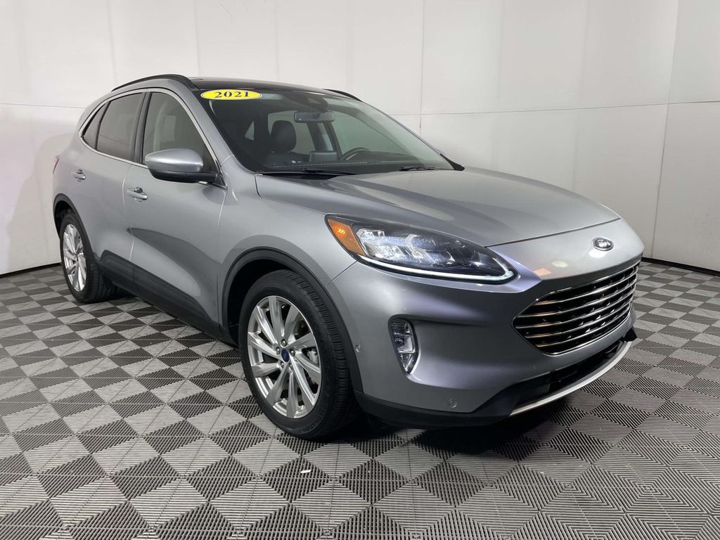 2021 Ford Escape Titanium's photo