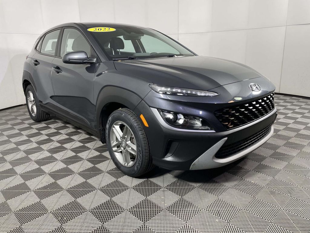 2022 Hyundai Kona SE's photo