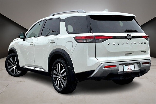 2023 Nissan Pathfinder Platinum photo 3