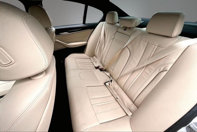 2017 BMW 5 Series 530i - Photo 19