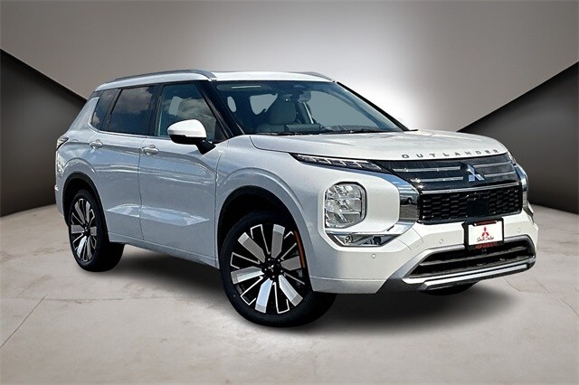 2025 Mitsubishi Outlander SEL photo 2