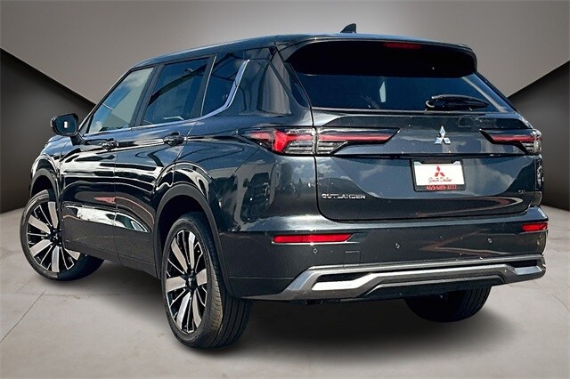 2025 Mitsubishi Outlander SE photo 4