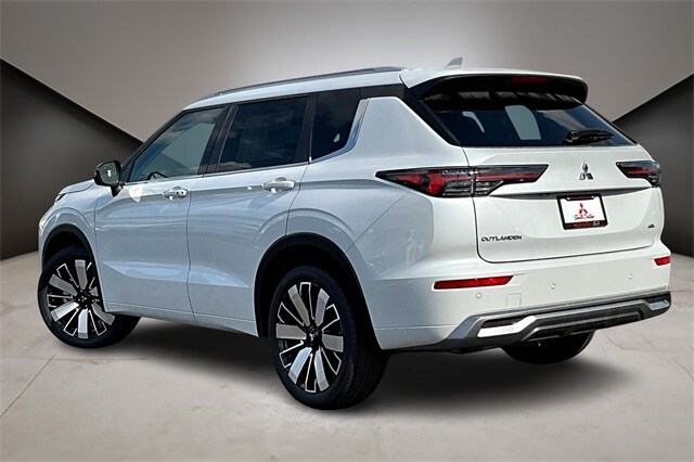 2025 Mitsubishi Outlander SEL photo 4