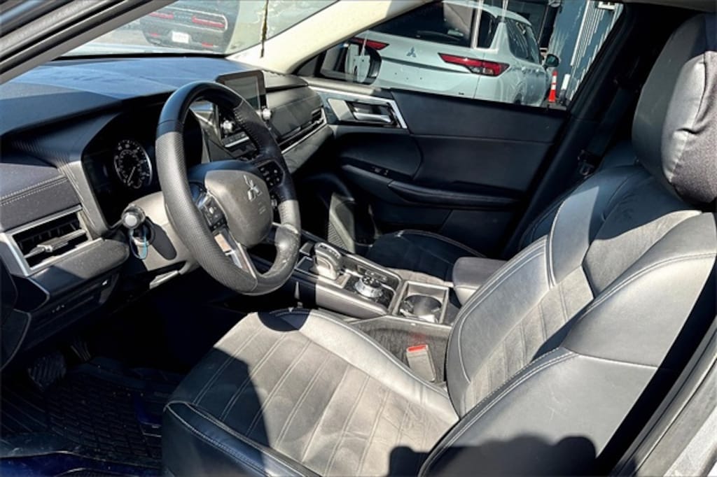 Certified 2023 Mitsubishi Outlander SE SUV