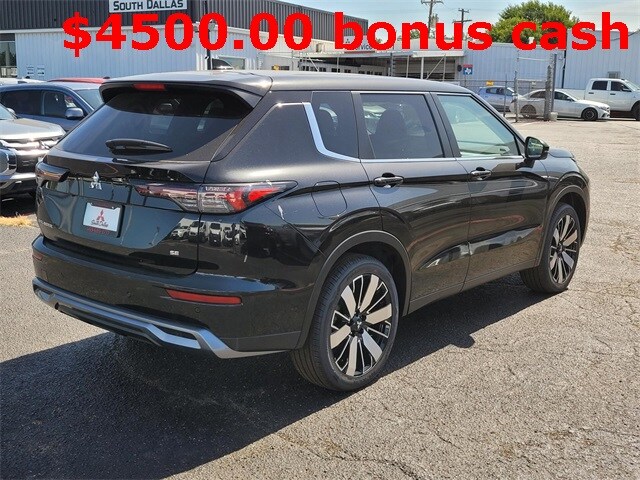 2025 Mitsubishi Outlander SE photo 4