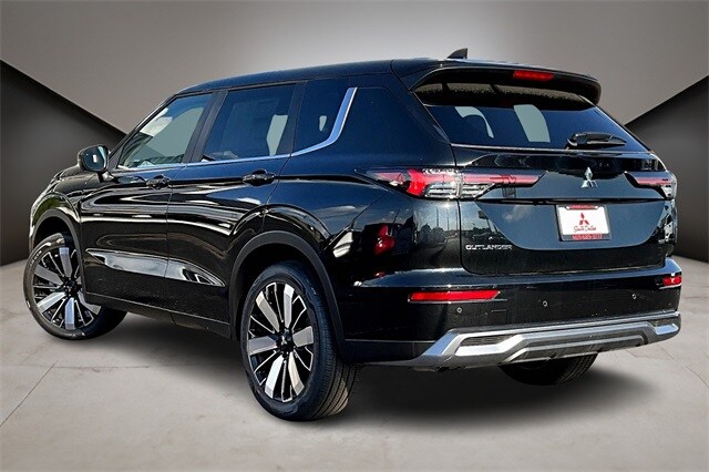 2025 Mitsubishi Outlander SE photo 3