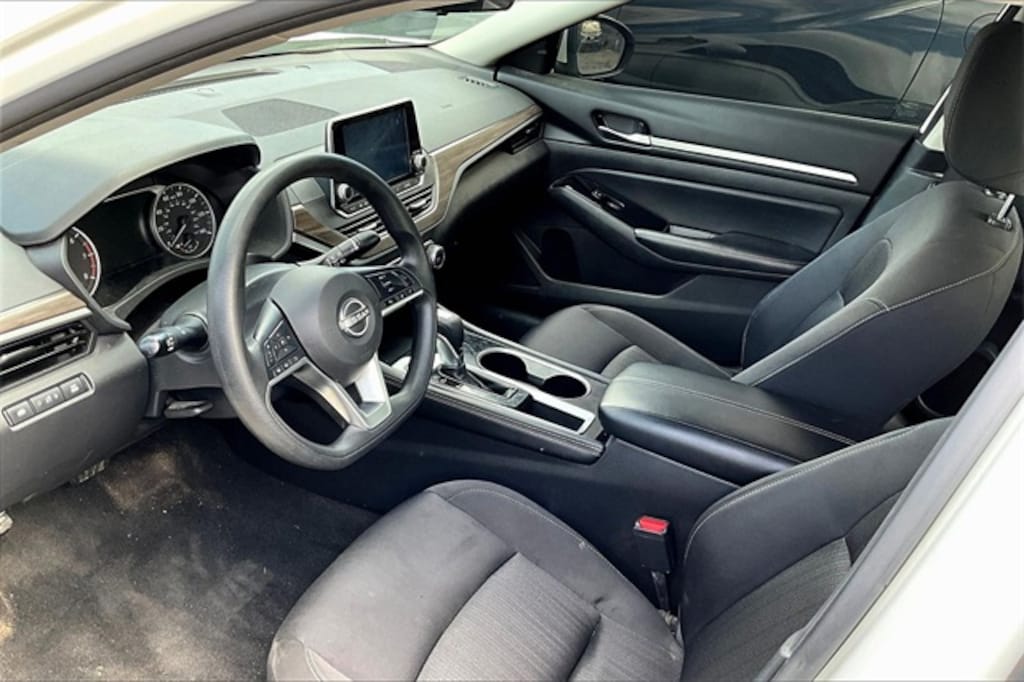 Used 2023 Nissan Altima 2.5 SV Sedan