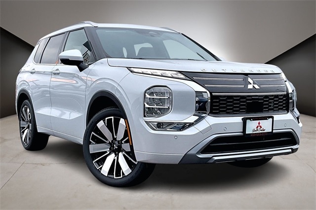 2025 Mitsubishi Outlander SEL's photo