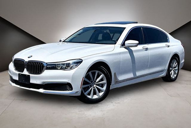 2019 BMW 7 Series 740i's photo
