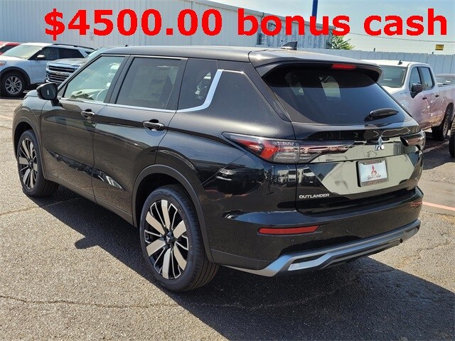 2025 Mitsubishi Outlander SE photo 3