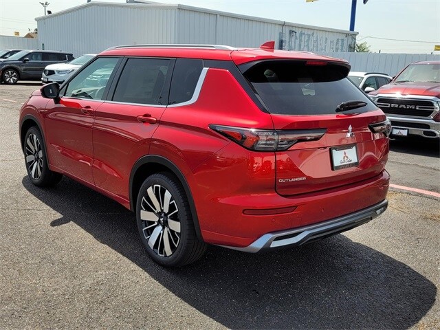 2025 Mitsubishi Outlander SEL photo 3