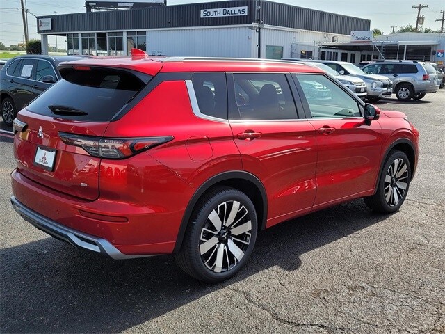 2025 Mitsubishi Outlander SEL photo 4