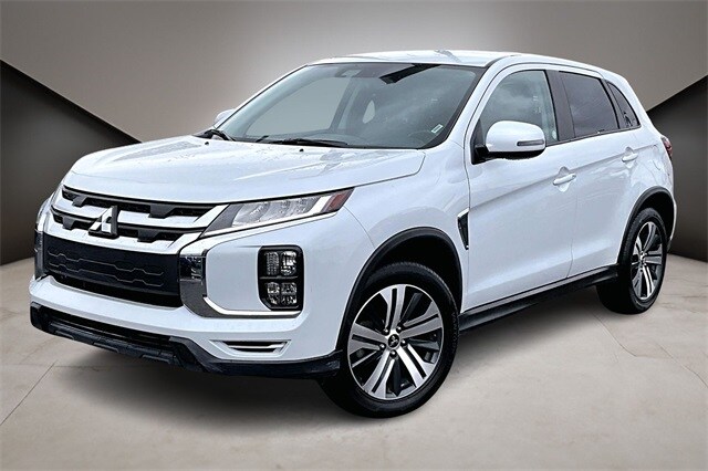 2024 Mitsubishi Outlander Sport SE's photo