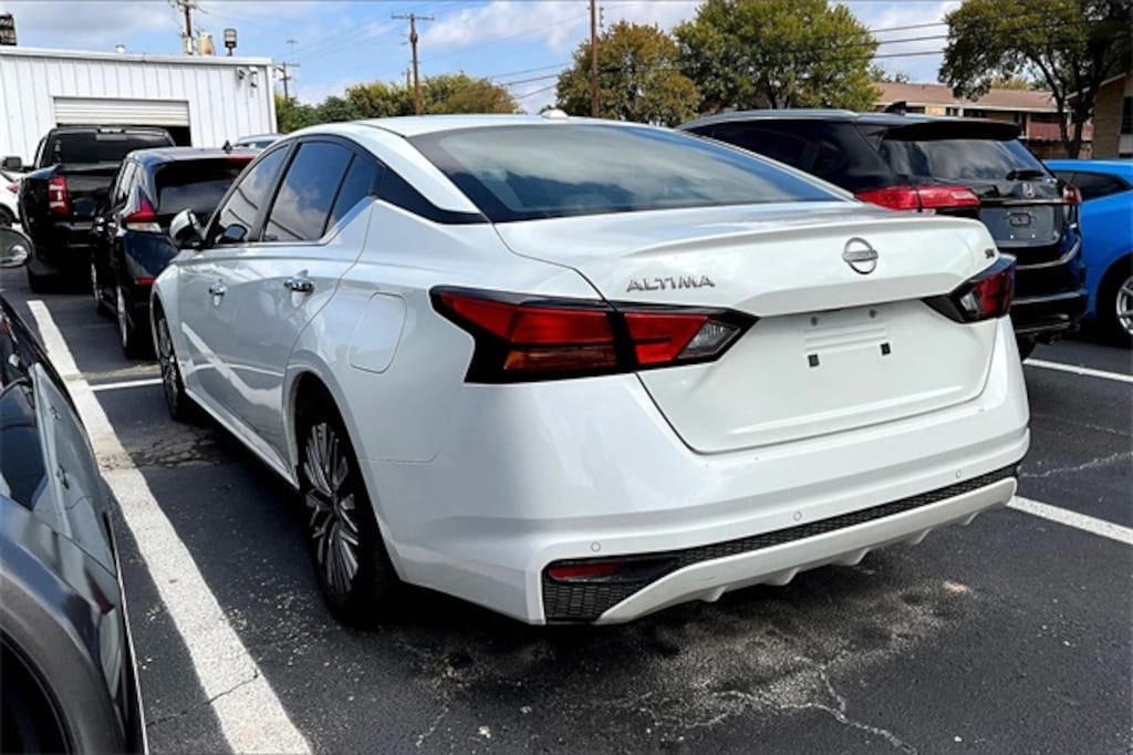 Used 2023 Nissan Altima 2.5 SV Sedan