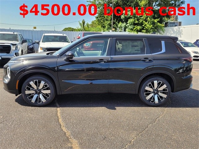 2025 Mitsubishi Outlander SE photo 2