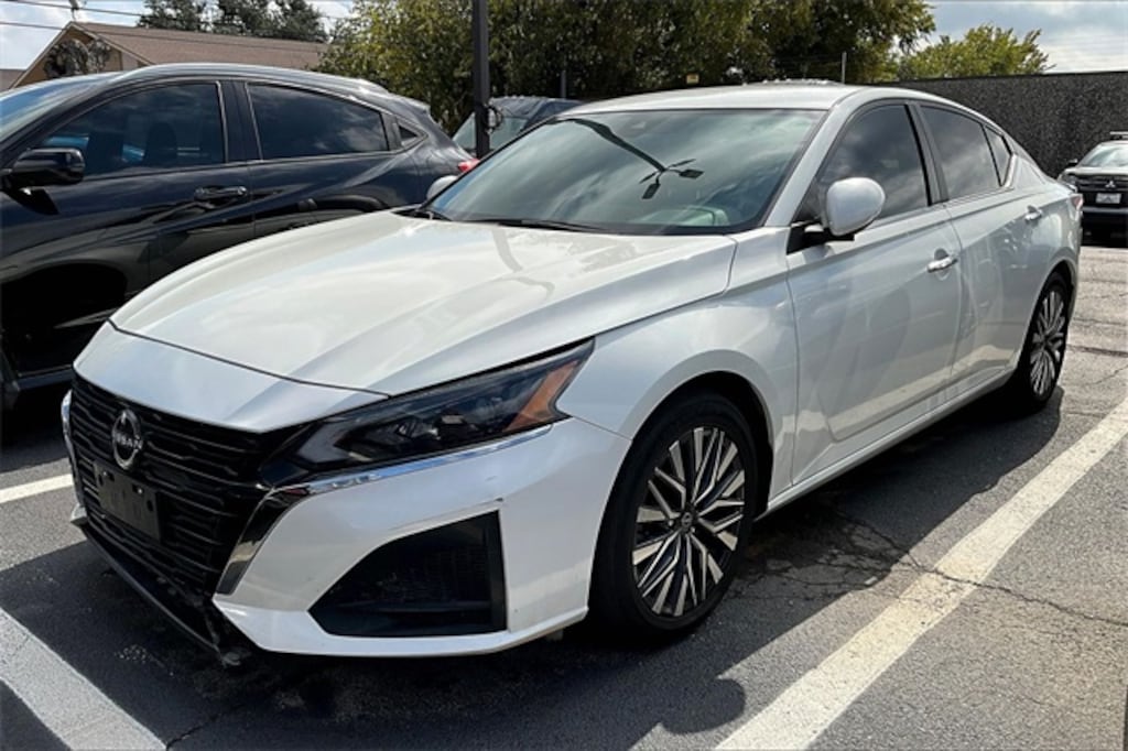 Used 2023 Nissan Altima 2.5 SV Sedan