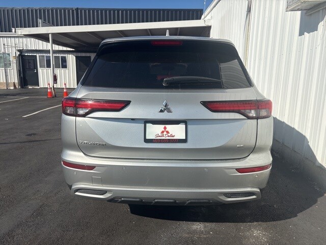 2023 Mitsubishi Outlander SE photo 4
