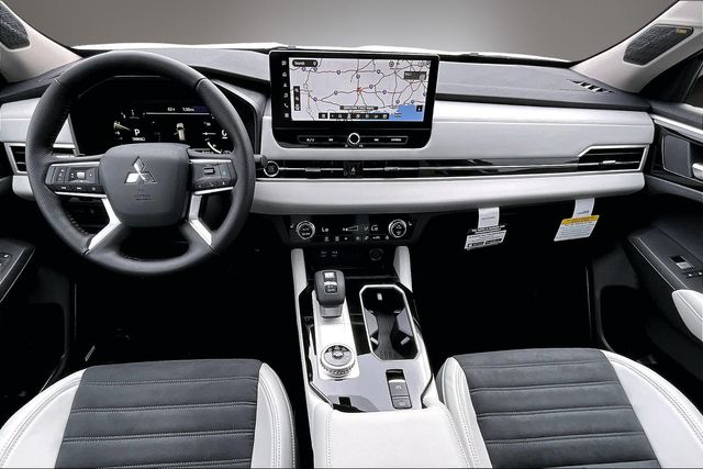 2026 Mitsubishi Outlander SE - Photo 7