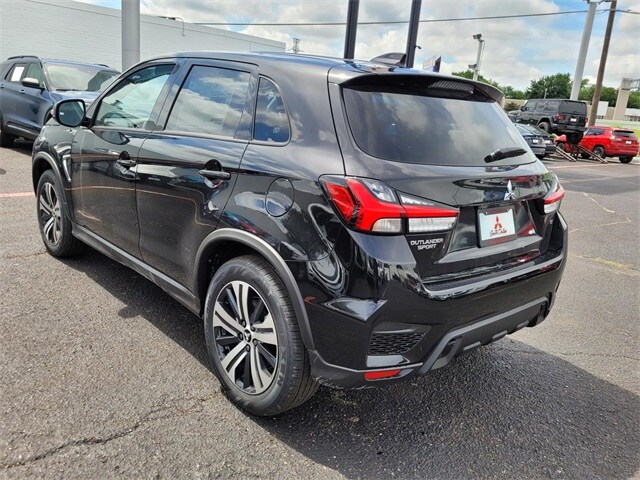 2025 Mitsubishi Outlander Sport SE photo 3