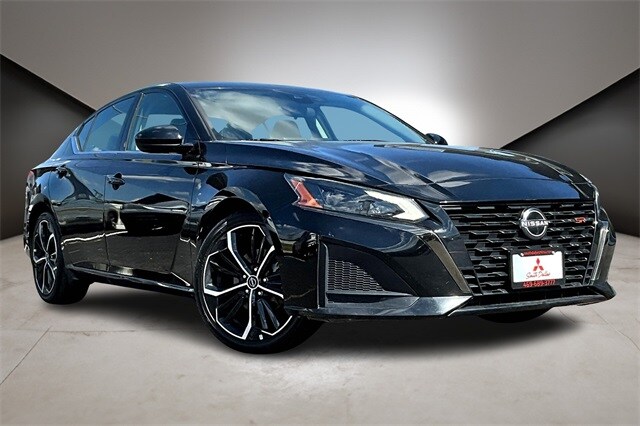 2023 Nissan Altima 2.5 SR photo 2