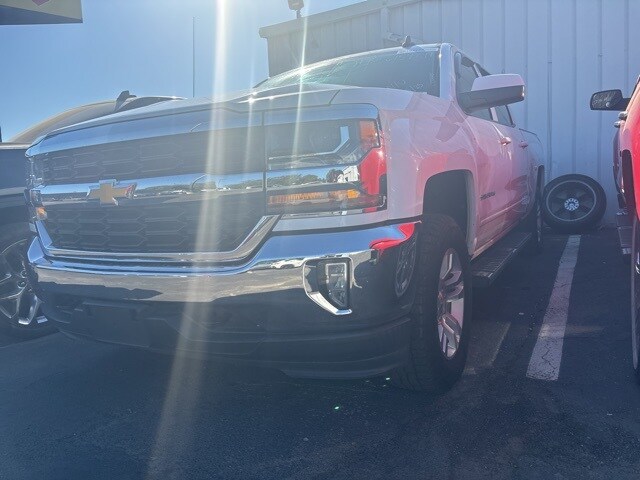 2017 Chevrolet Silverado 1500 LT photo 3