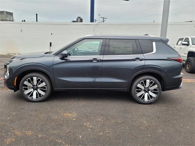 2025 Mitsubishi Outlander SEL photo 2