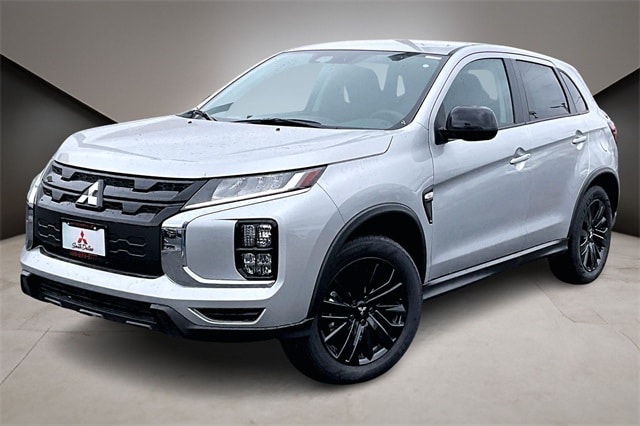 2025 Mitsubishi Outlander Sport LE's photo