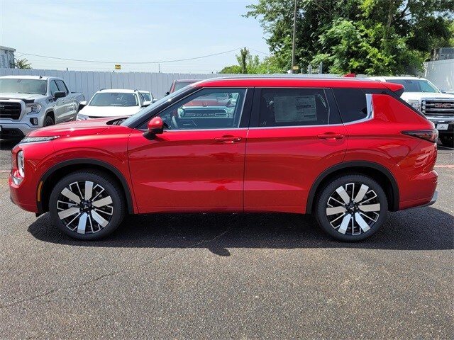 2025 Mitsubishi Outlander SEL photo 2