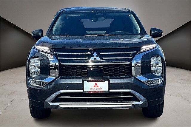 2025 Mitsubishi Outlander SE photo 2