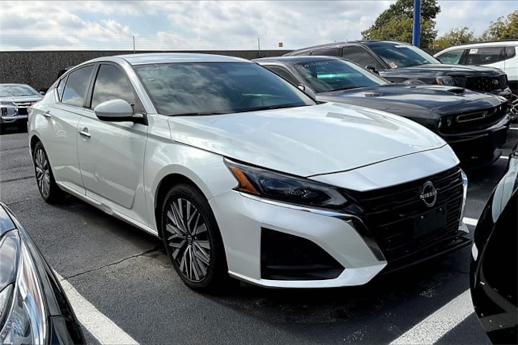 Used 2023 Nissan Altima 2.5 SV Sedan