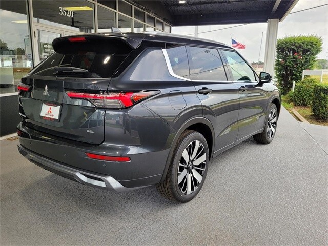 2025 Mitsubishi Outlander SEL photo 4